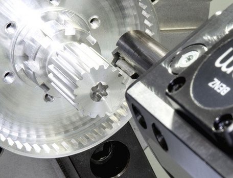 [Translate to English:] BENZ LinTec: Angetriebene und statische Stoßeinheiten für alle gängigen CNC-Bearbeitungszentren