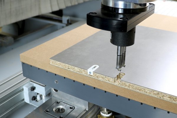 Connector pockets with multi-spindle head