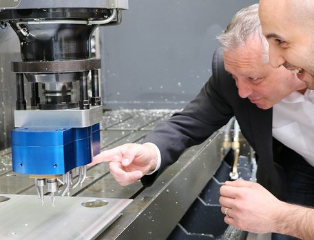 Application report Mack Alu-Systeme: Multi-spindle drilling heads for machining large-volume aluminum profiles