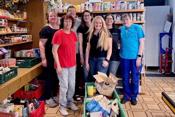 Club 82 and BENZ Tooling at the spring cleaning in the Hornberg food bank